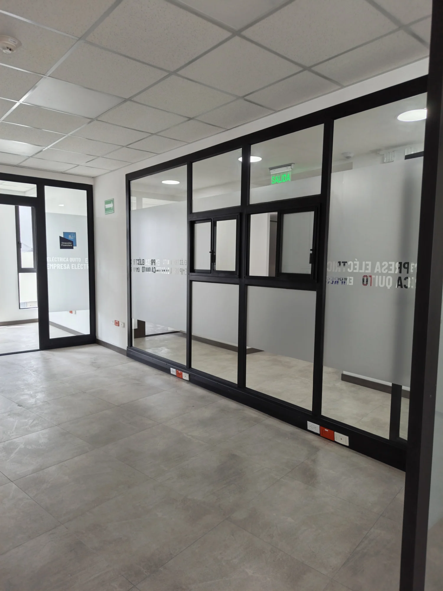 Trabajos realizados en las oficinas del nuevo edificio Boheme de la Empresa Eléctrica Quito