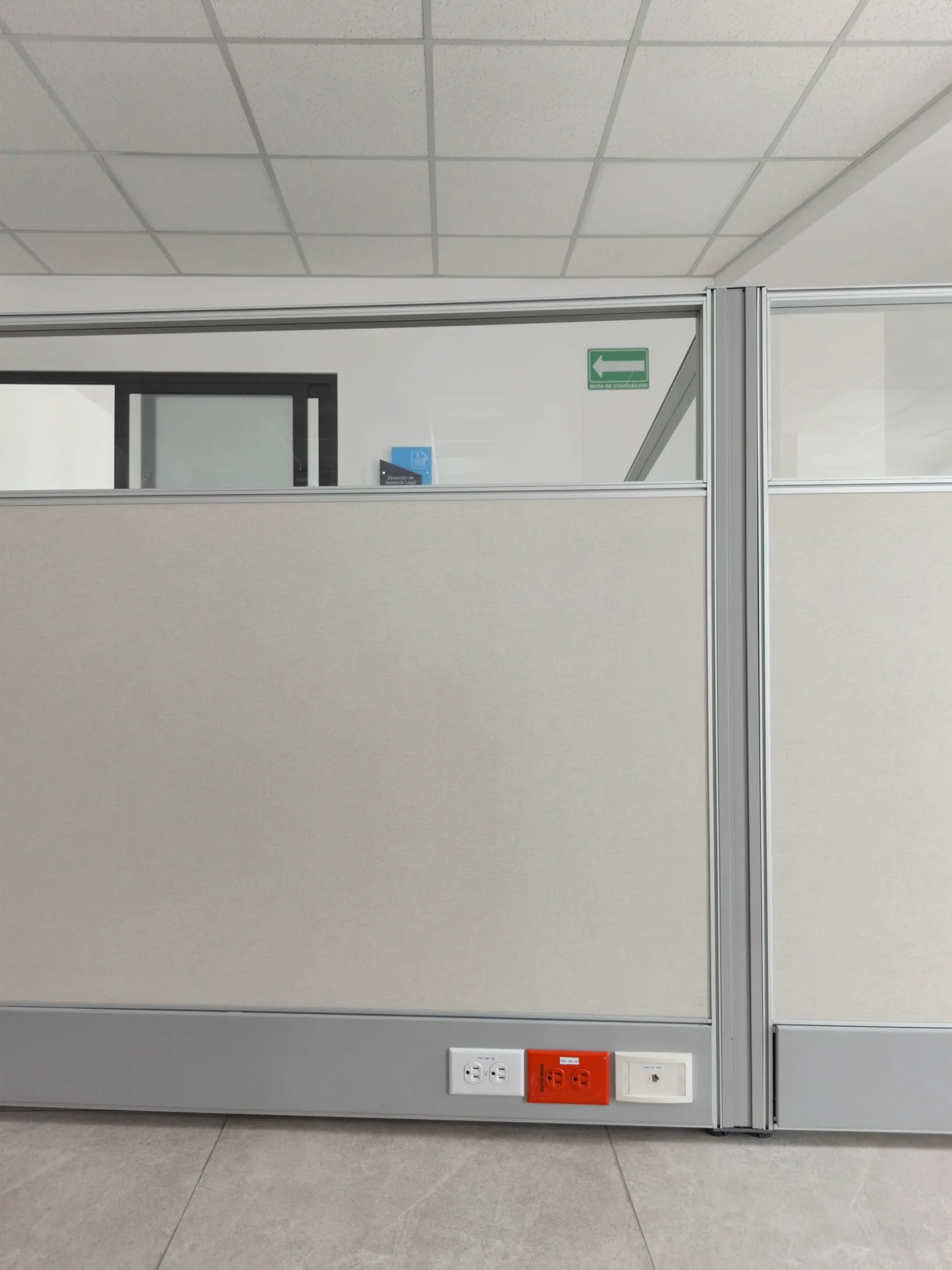 Trabajos realizados en las oficinas del nuevo edificio Boheme de la Empresa Eléctrica Quito