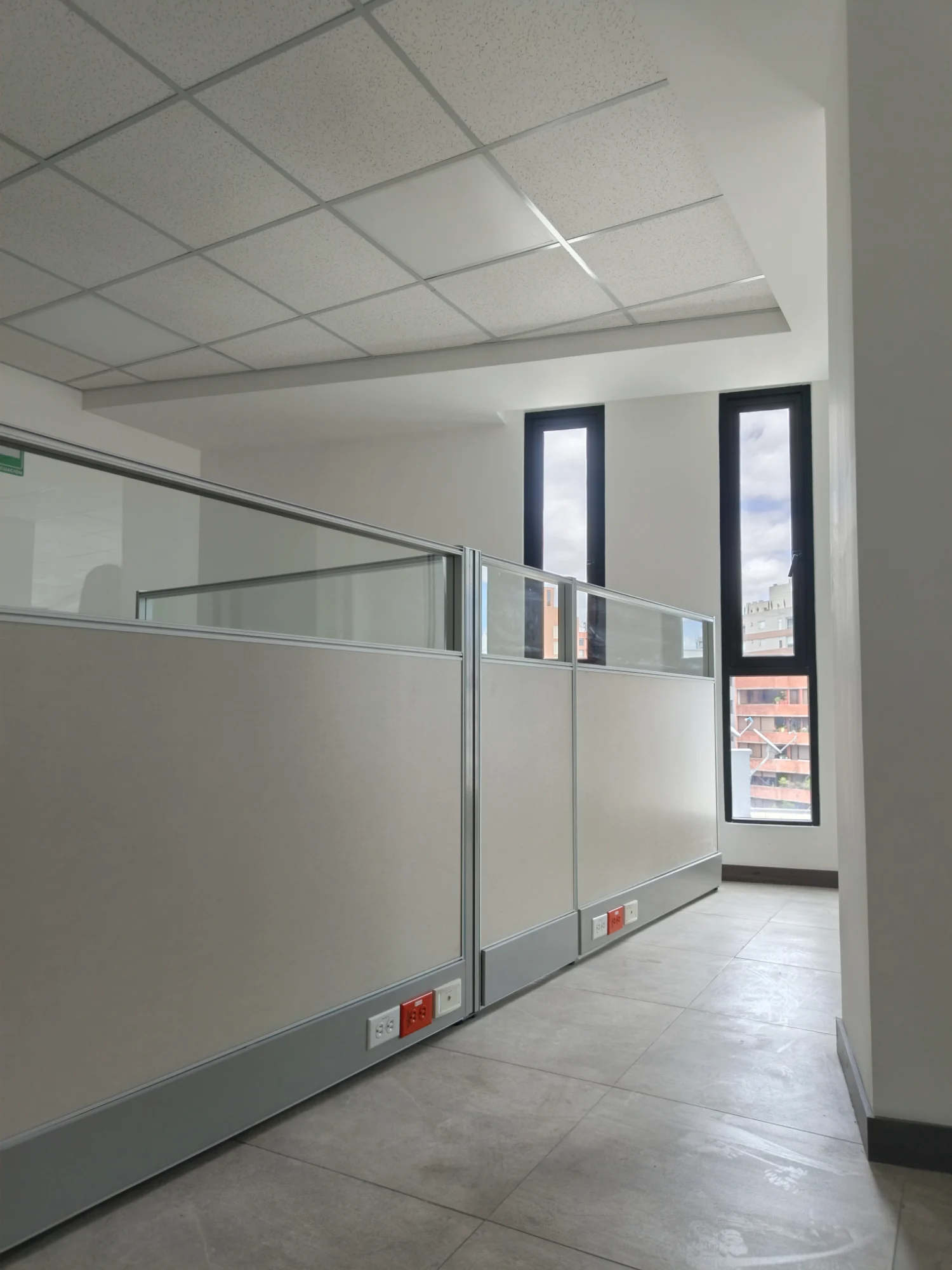 Trabajos realizados en las oficinas del nuevo edificio Boheme de la Empresa Eléctrica Quito