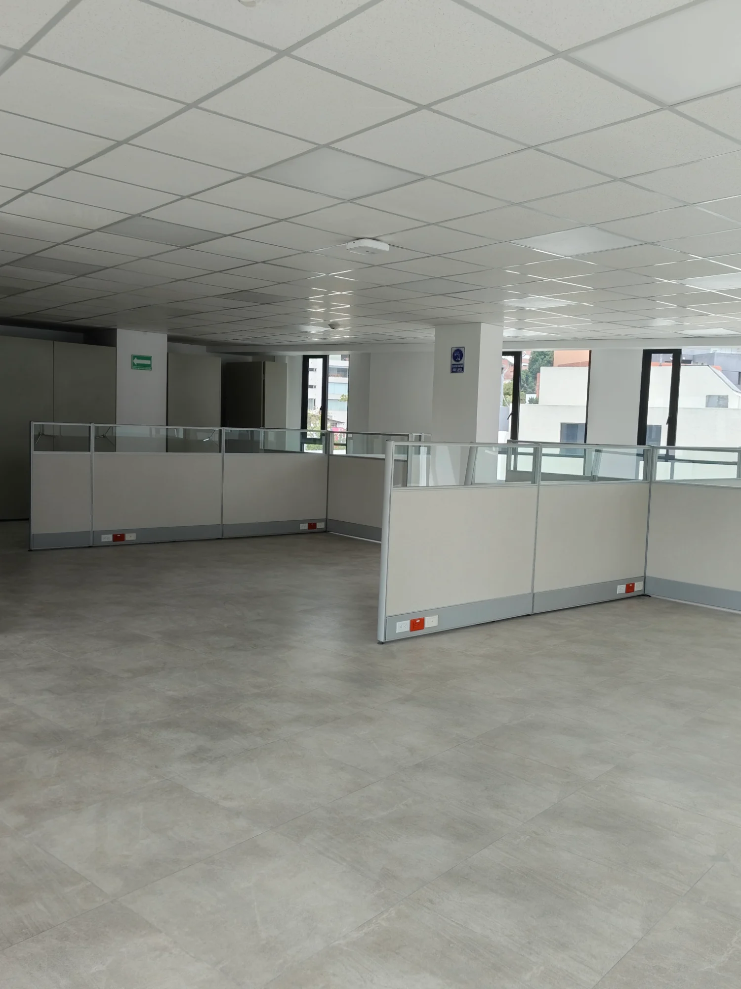 Trabajos realizados en las oficinas del nuevo edificio Boheme de la Empresa Eléctrica Quito