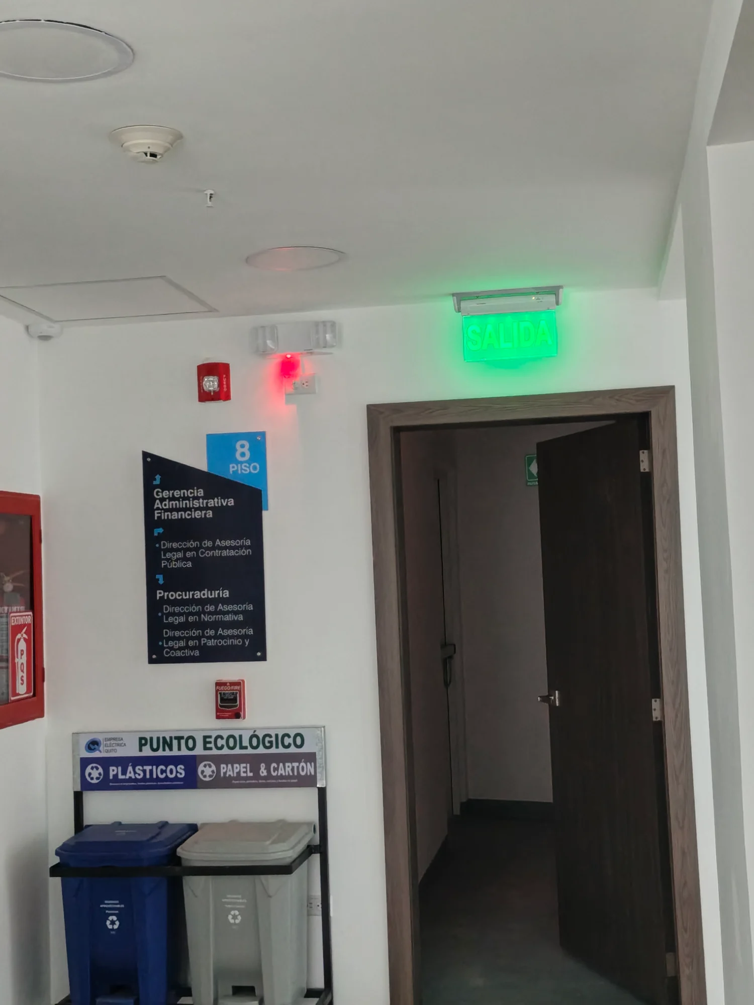 Trabajos realizados en las oficinas del nuevo edificio Boheme de la Empresa Eléctrica Quito