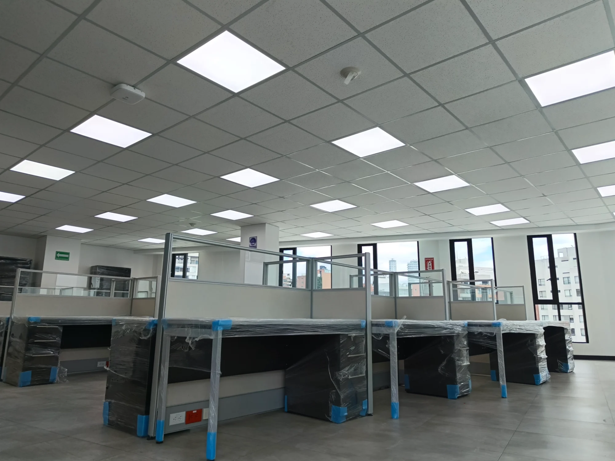 Trabajos realizados en las oficinas del nuevo edificio Boheme de la Empresa Eléctrica Quito